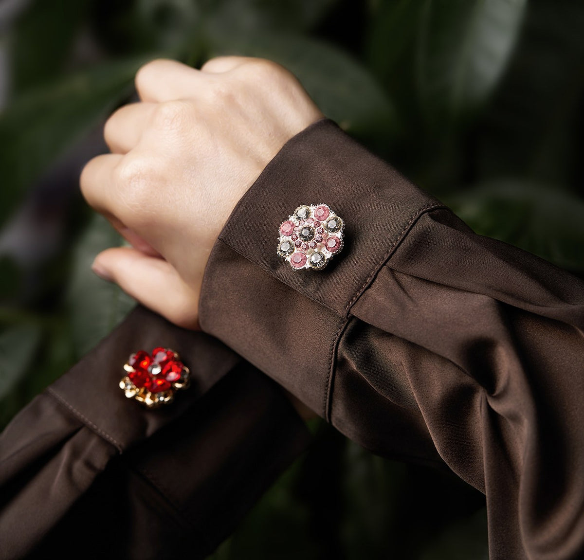 Arabesque Royale – cache-bouton de manchette Coup de Fleur