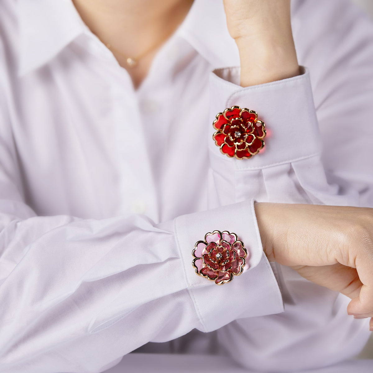 Camélia Rosé – cache-bouton de manchette Coup de Fleur