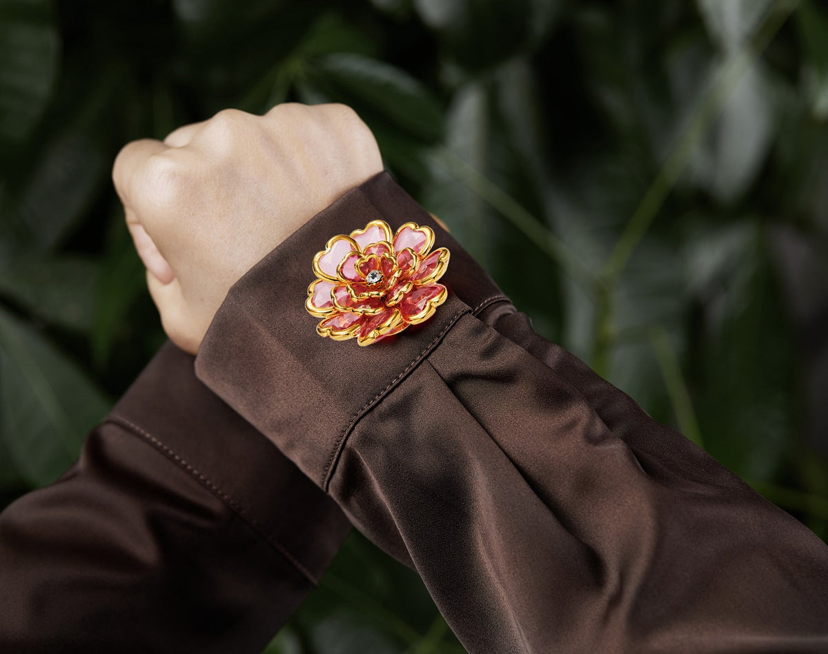 Camélia Rosé – cache-bouton de manchette Coup de Fleur
