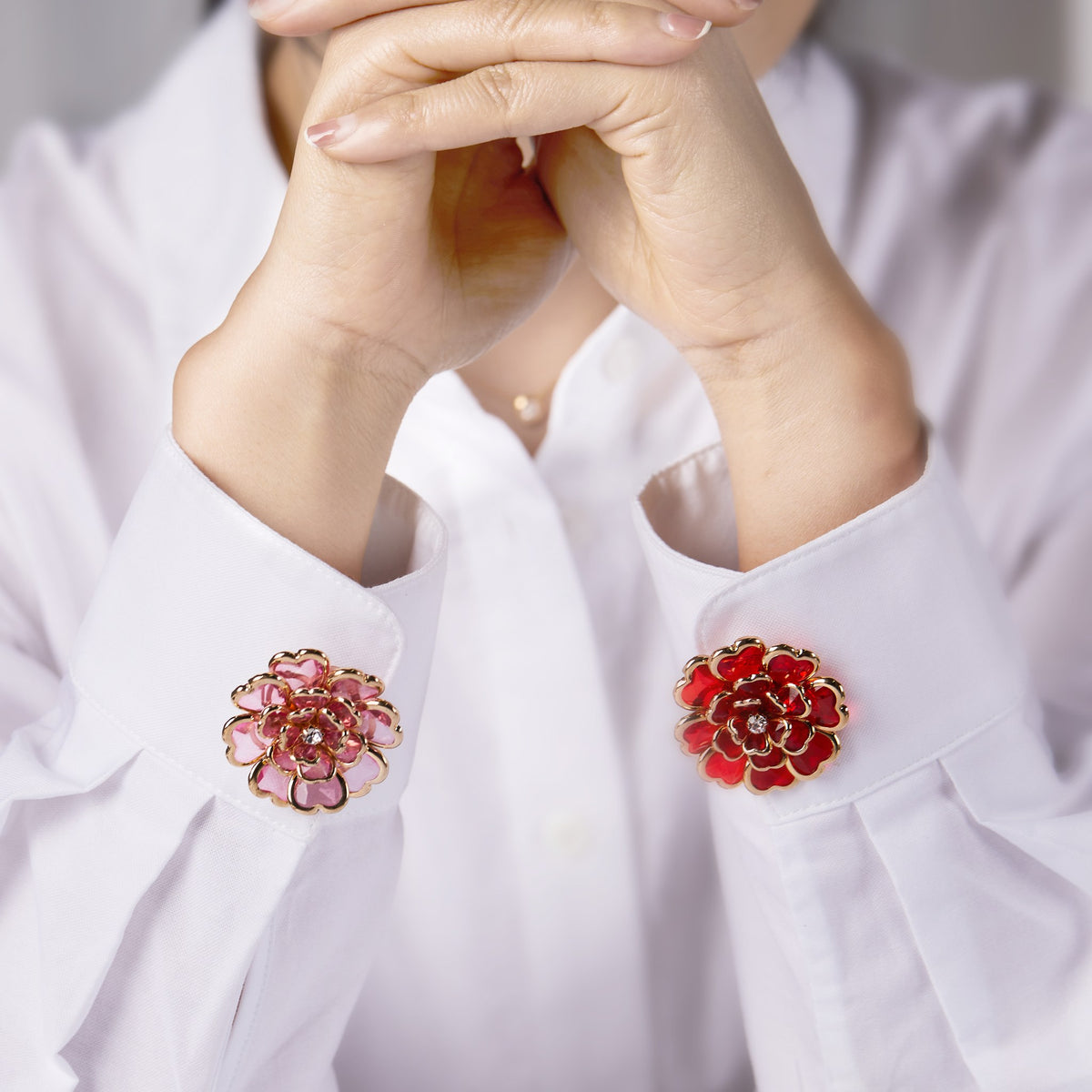 Camélia Rouge – cache-bouton de manchette Coup de Fleur