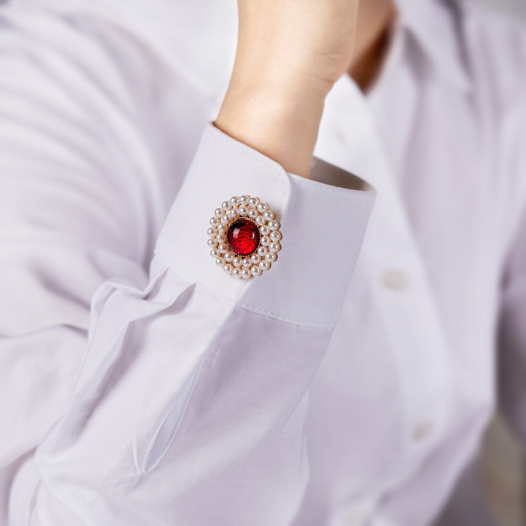 Médaillon Rouge – cache-bouton de manchette Coup de Fleur