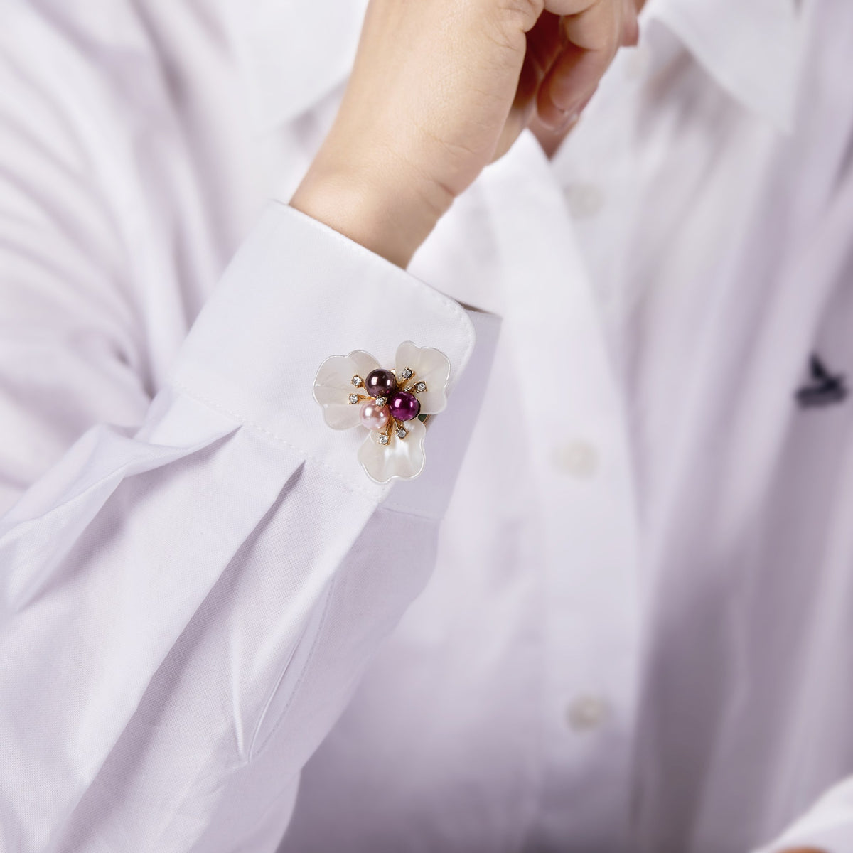 Pensée Givrée – cache-bouton de manchette Coup de Fleur